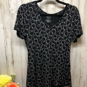 🧁Apt 9 black shirt w/ white circular ring design